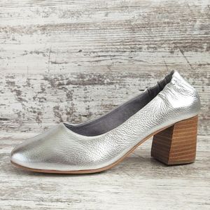 🟦NIB Sol Sana Silver Leather Block Heel Pumps
